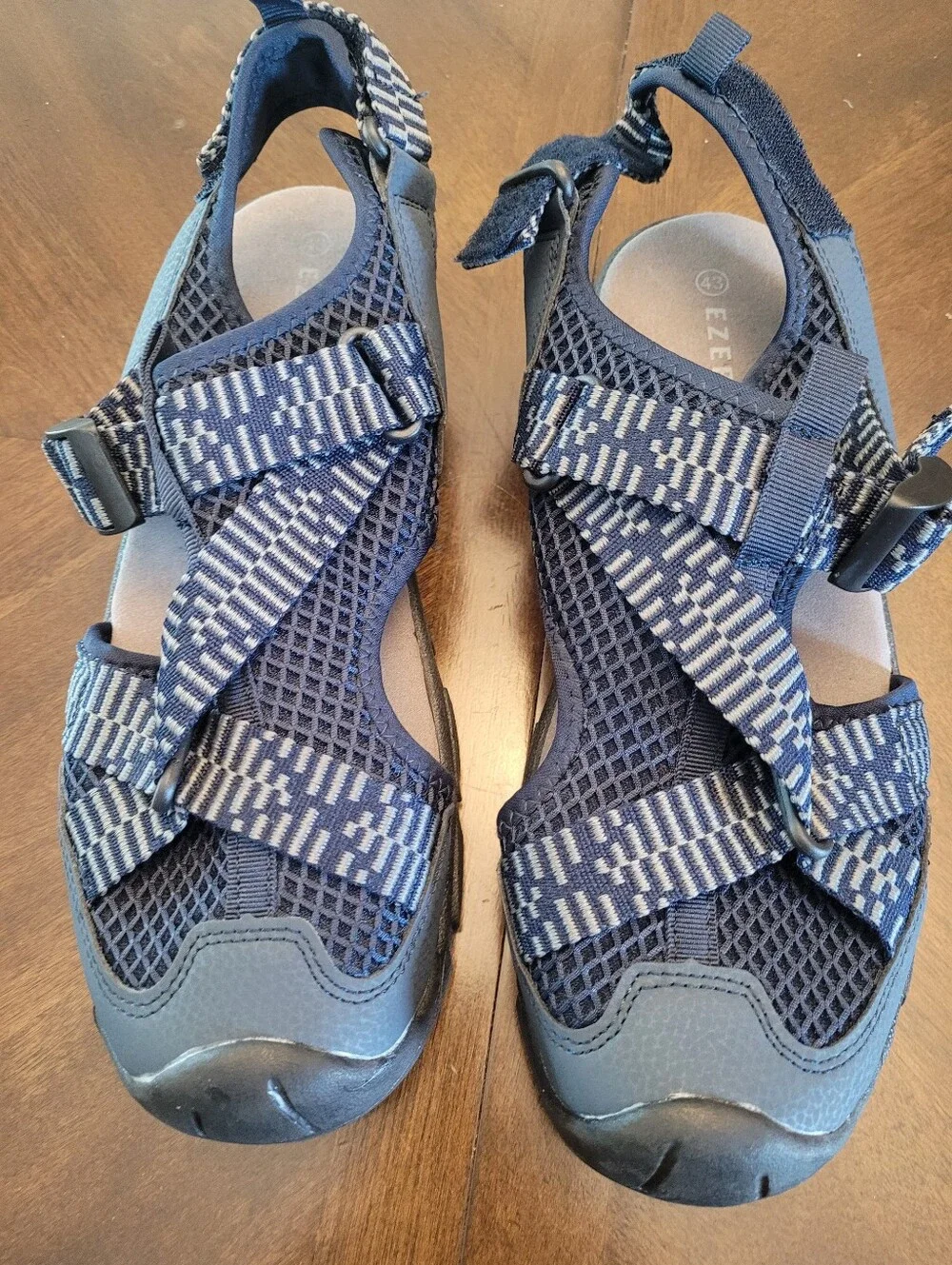 Ezereell Men's  Navy Blue closed outdoor hiking sandal.  Size 9 1/2 or 10